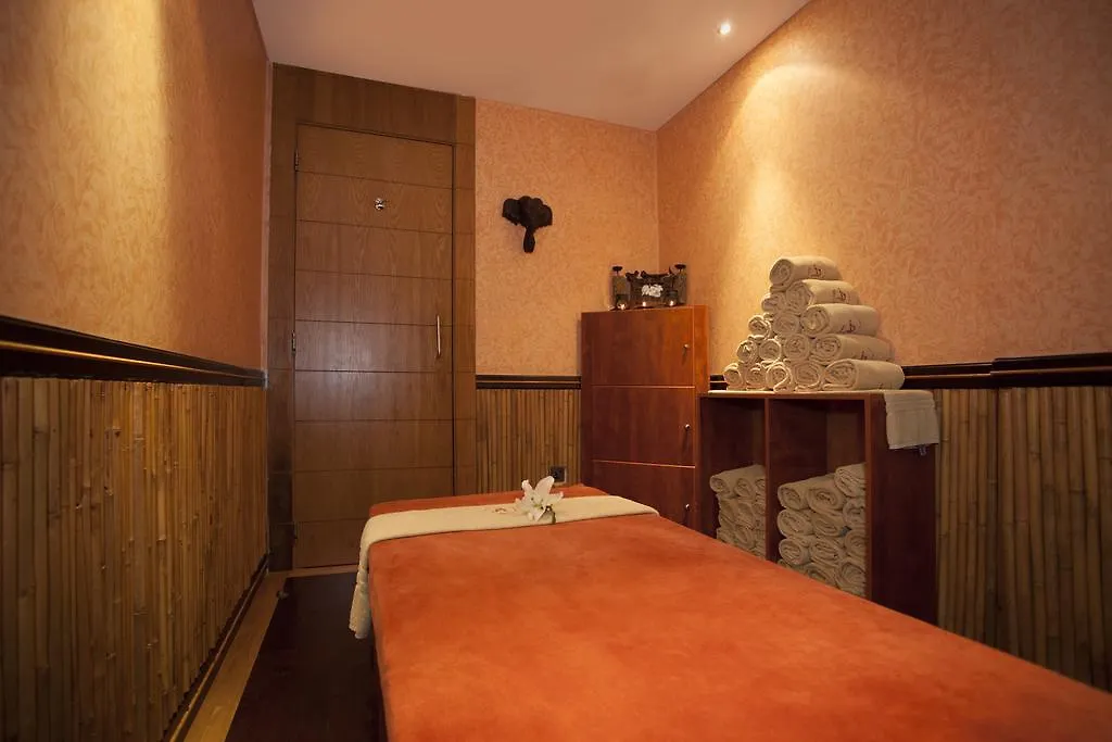 דובאי Social Hotel 4*,